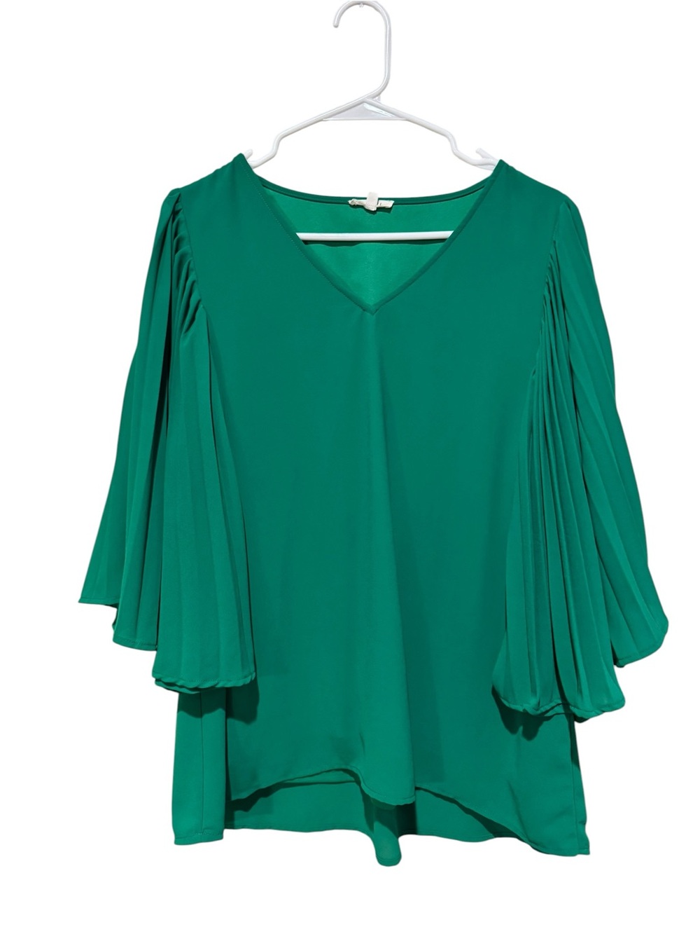JODIFL Emerald Green V-Neck Pleated Sleeve Blouse